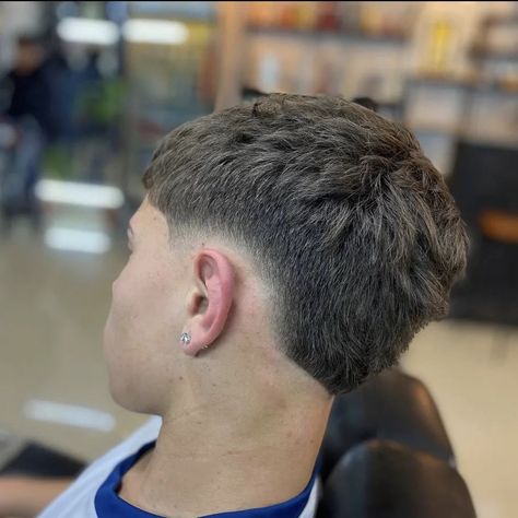 Taper Haircut Men, Boys Fade Haircut, Taper Fade Short Hair, Fade Haircut Curly Hair, Mid Fade Haircut, Men Fade Haircut Short, Fade Haircut Styles, Short Fade Haircut, Curly Hair Fade