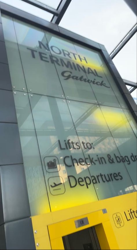 Gatwick Airport Aesthetic, Flight Airplane, Airport Vibes, Airport Flight, Gatwick Airport, Airport Aesthetic, London Dreams, Gatwick, Snap Food