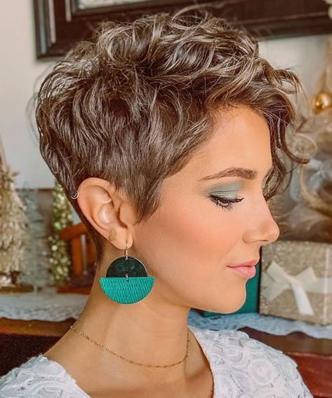 Short Curly Hairstyles For Women, Curly Pixie Hairstyles, Curly Pixie Haircuts, Aesthetic Hiking, Curly Pixie Cuts, Curly Short, Curly Haircuts, Short Hair Pixie Cuts, Pixie Haircut For Thick Hair