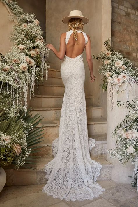 The mermaid wedding dress is a classic silhouette that’s all about the curves! In White Bridal Lancaster, Wedding Dresses Front And Back View, Sweet Home Alabama Wedding Dress, Modest Cheap Wedding Dresses, Wedding Dresses For Your Body Type, Long Sleeve Wedding Dress Deep V Neck, Dessert Wedding Dress, Wedding Dresses Outdoor Summer, Bridal Dress With Cowboy Boots