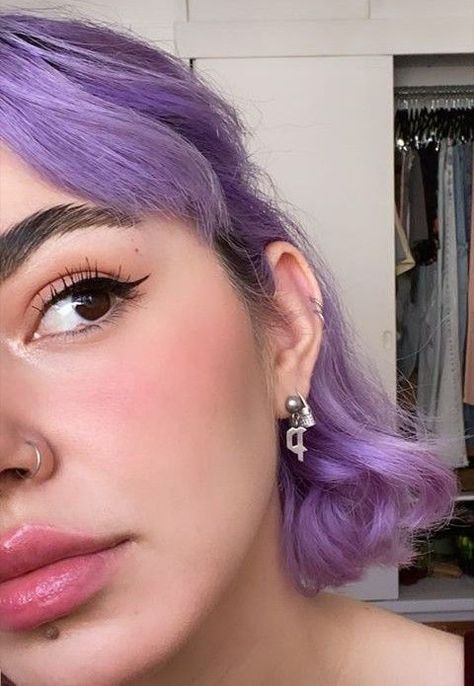 Enchanting Lavender Hair Colors for Every Occasion Lilac Hair Short, Light Purple Hair Dye, Lavender Hair Color Ideas, Summer Academia, Weird Haircuts, Lilac Hair Color, Lavender Hair Colors, Light Purple Hair, Dyed Hair Purple