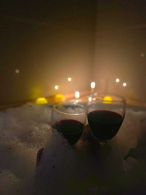 Jacuzzi Date, Jacuzzi Romantic, Jacuzzi Couple Aesthetic, Wine Bathtub Aesthetic, Winter Jacuzzi Photo, Dates, Pins, Quick Saves