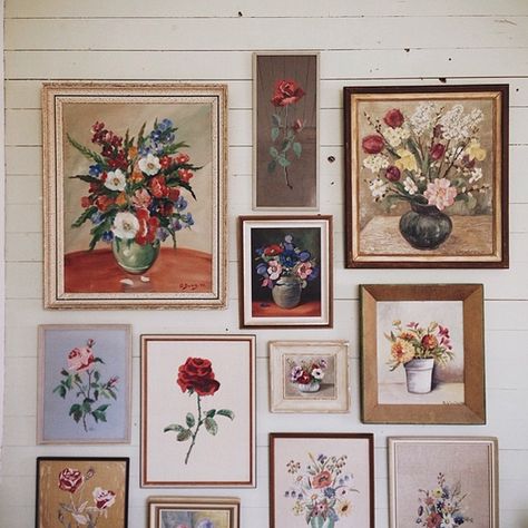 10 Awesome Gallery Walls We Found On Instagram #refinery29  http://www.refinery29.com/gallery-wall#slide10  All wallflowers present and accounted for. Oil Painting Gallery, Photo Wall Gallery, Gallery Wall Inspiration, Casa Vintage, Gallery Walls, Painting Gallery, Wall Gallery, Inspiration Wall, Interior Wall