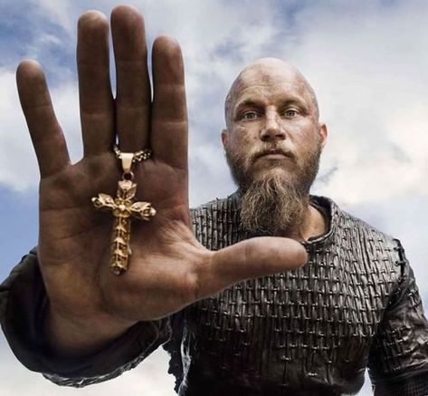 Ragnar  #historyvikings #vikings #lothbrok Vikings History Vikings Vikings Series Lothbrok HVITSERK Norse Viking Beard Styles, Beads Braids, Viking Beard, Stop Thinking, Vikings