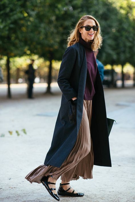 pleated maxi skirt lace up ballet flats burgundy turtleneck sweater navy duster coat fall colors brown tan fall maxi skirt jjj martin Paris-Fashion-Week-Day-6 Spring Paris Outfit, Outfit With Turtleneck, Teal Fashion, Stylish Winter Outfits, Chic Fall Outfits, Paris Fashion Week Street Style, Popsugar Fashion, Paris Outfits, Half Skirt