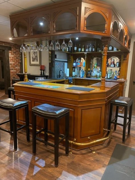 English Pub Bar, English Pub, Bar Back, Pub Bar, Bar Items, Bar Carts, Home Bar, Bar, Reading