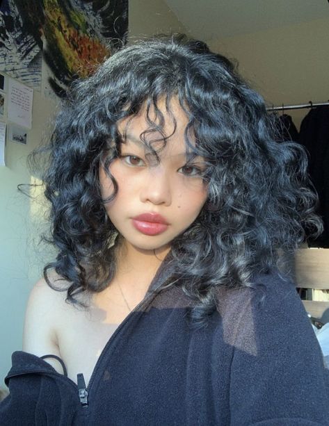 Short Curly Hair With Bangs, Fluffy Curly Hair, Hair With Bangs, Haircuts For Curly Hair, Curly Hair With Bangs, Cut My Hair, Hair Photo, Short Curly Hair, Curly Girl