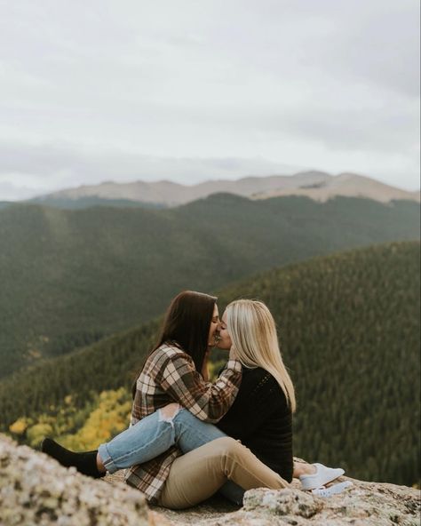 Lesbian Couple Photoshoot Poses At Home, Lesbian Fall Engagement Pictures, Lesbian Photo Instagram, Lesbian Engagement Photoshoot Ideas, Lesbian Photo Shoot Outfits, Sapphic Photography, Engagement Photos Lesbian Ideas, Wlw Engagement Photos, Lesbian Couple Pose Reference