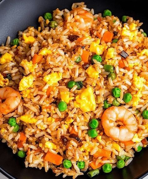 Easy Egg Fried Rice – Chef’s Pro Tips Recipe Easy Egg Fried Rice, Cheesy Broccoli Rice Casserole, Quick Food Ideas, Fried Cabbage Recipes, Buttered Shrimp Recipe, Hamburger Potato Casserole, Creamy Chicken Tortilla Soup, Rice Side Dish Recipes, Chinese Stir Fry