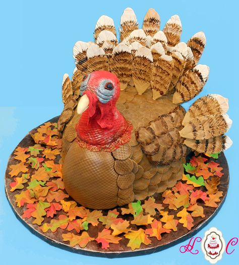 Turkey Cake Decorating, Turkey Shaped Cake, Easy Turkey Cake Ideas, Thanksgiving Turkey Cake Ideas, Turkey Cakes Birthday, Grooms Cake Hunting, Realistic Turkey Cake, Fall Leaf Cake, Animal Themed Food