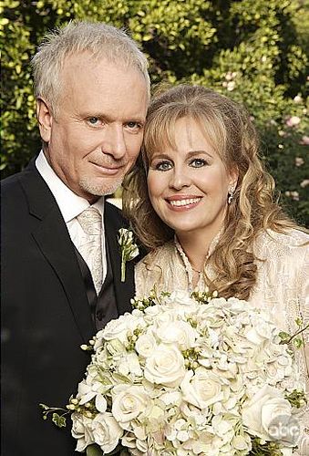 Luke and Laura renew their vows! 2006, General Hospital Soap Laura Spencer, Luke And Laura, Tv Weddings, Super Couple, Soap Opera Stars, Wedding Movies, Soap Stars, Bold And The Beautiful, General Hospital