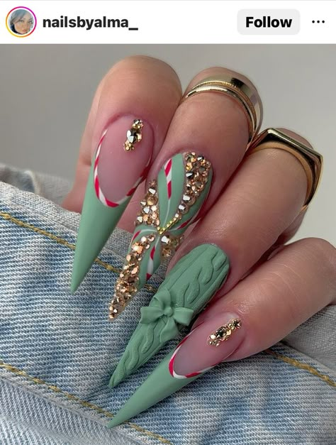 Nail Art Noel, Stilleto Nails Designs, Stiletto Nails Designs, Dope Nail Designs, Acrylic Nails Coffin Pink, Xmas Nails, Bling Nails, Fancy Nails, Best Acrylic Nails