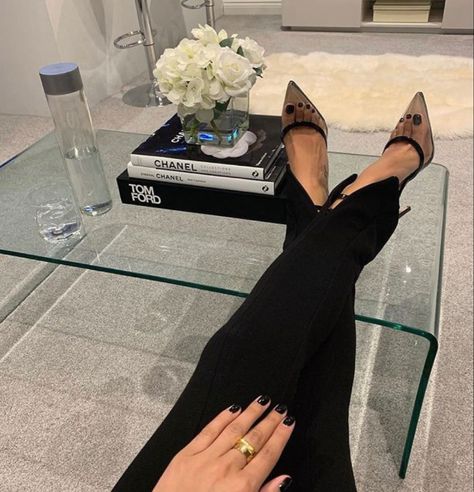 sierra windsor | catharina maura Charlotte Emily Sanders, Emily Sanders, Charlotte Emily, Boss Lady, Fashion Classy, Sanders, Classy Outfits, Windsor, Business Women