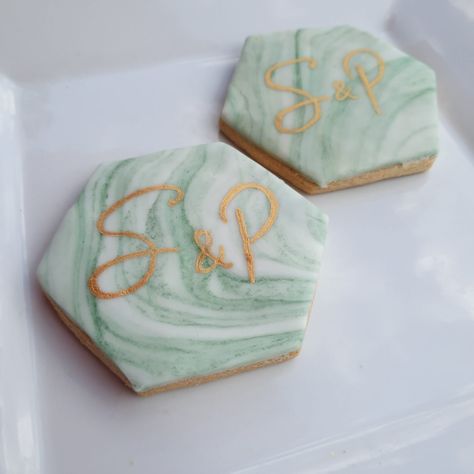 Sage Green Wedding Cookies, Sage Green Cookies, Green Wedding Cookies, Biscuit Favours, Honey Bee Wedding, Bee Wedding Cake, Biscuit Wedding Favours, Wedding Biscuits, Birthday Biscuits