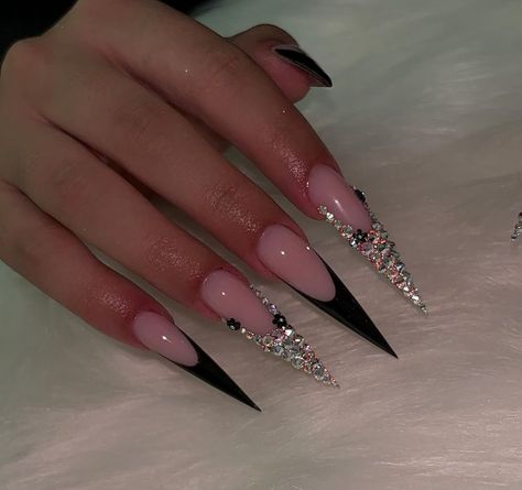 Acrylic Nails Stiletto, Stilleto Nails Designs, Bad Nails, Sassy Nails, Colored Acrylic Nails, Girly Acrylic Nails, Stiletto Nails Designs, Work Nails, Dope Nail Designs