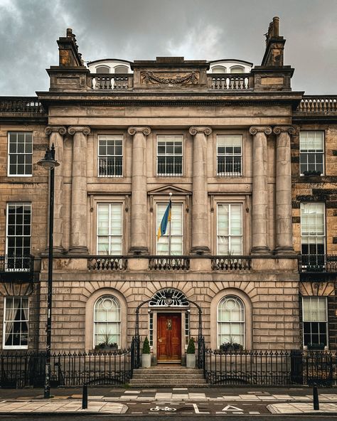 25 Melville Street in Edinburgh is a part of Edinburgh’s West End, an area known for its historic Georgian architecture. Melville Street itself is one of the grandest streets in the area, characterized by its classical townhouses built in the early 19th century. The street’s layout and buildings were designed in accordance with the vision of architects like James Gillespie Graham and others who were involved in shaping Edinburgh’s New Town. Many buildings remain listed as part of Edinburgh’... Edinburgh Townhouse, Edinburgh Buildings, Edinburgh Architecture, Window Designs, Georgian Architecture, Level 4, New Town, The Vision, Window Design