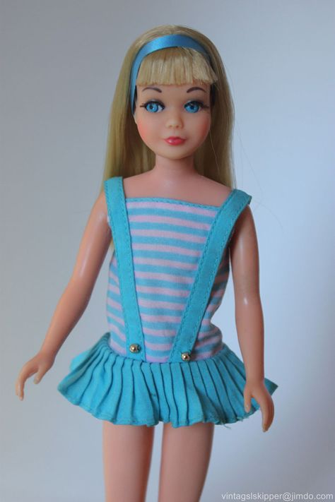 A guide to vintage Skipper dolls # 1 - Everything about Barbie's Little Sister - Skipper Doll Website (Barbie's little sister) Rarest Hair Color, Skipper Barbie, Lifeguard Chair, Barbie Sisters, Barbie Room, Skipper Doll, Kids Memories, Barbie Skipper, Doll Display