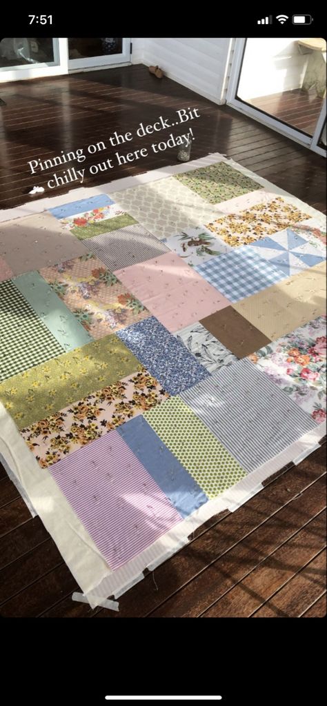 Patchwork Quilts Aesthetic, Diy Quilt Blanket, Cottagecore Quilt Pattern, Quilted Blanket Diy, Diy Tshirt Quilt, How To Make A Quilt, Quilt Ideas For Beginners, Basic Quilt Patterns, Quilt Aesthetic