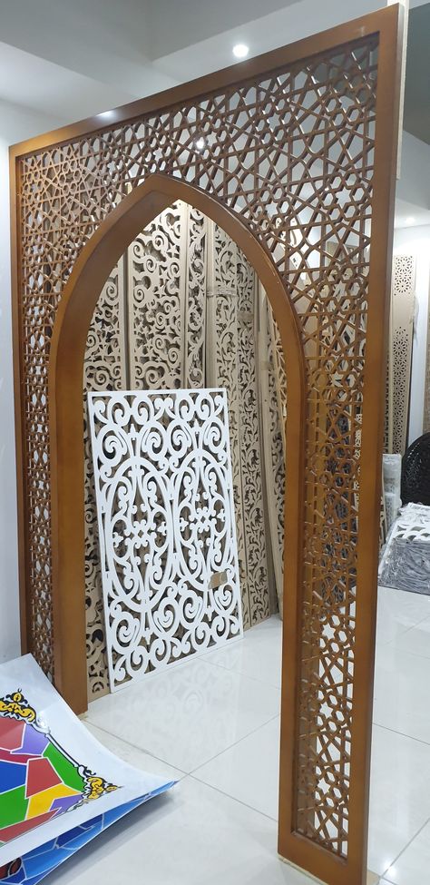 Arabisk Design, Namaz Room, Muslim Prayer Room Ideas, Prayer Room Ideas, Hostels Design, Moroccan Inspiration, Workbench Plans Diy, Ramadan Kareem Decoration, Modern Entrance