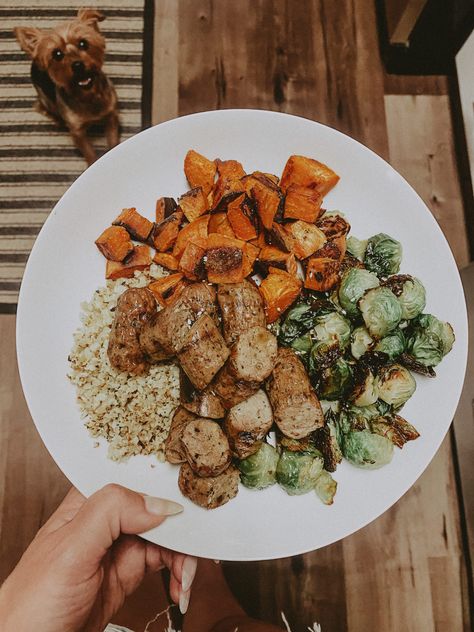 Buddha+Bowls Sausage Buddha Bowl, Frozen Cauliflower Rice, Sheet Pan Chicken, Healthy Weeknight Dinners, Recipe Sheets, Buddha Bowls, How To Cook Asparagus, Herb Chicken, Quick And Easy Dinner