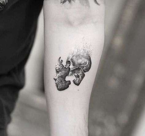 Tattoos Masculinas, Brain Tattoo, Realism Tattoos, Surreal Tattoo, Small Forearm Tattoos, Gemini Tattoo, Geniale Tattoos, Mask Tattoo, Realistic Tattoo