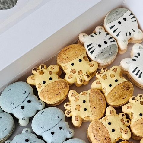 Safari animals macarons Animal Macarons, Custom Macarons, Baby Shower Safari Theme, Safari Theme Party, Weekend Projects, 1st Birthday Party, Safari Animals, 1st Birthday Parties, Birthday Theme