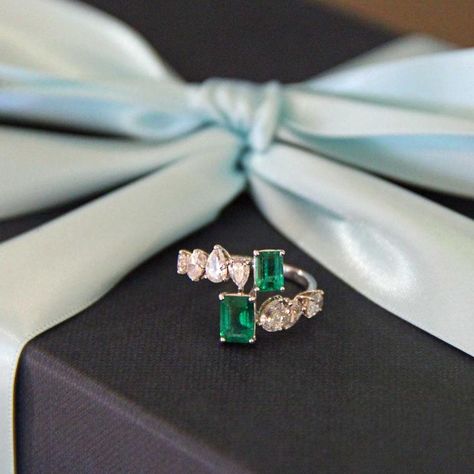 Diamond Rings With Colour Stones, Emerald Cut Gemstone Ring, Bypass Rings, Emerald Jewelry Ring, Emerald Ring Design, Emerald And Diamond Engagement Ring, Mineral Formations, Different Rings, Stone Ring Design