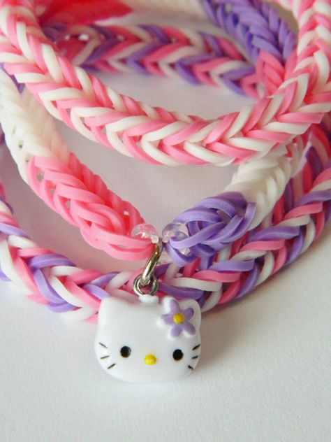 Hello Kitty Rainbow Loom Bracelet Trio Fishtail Loom Bracelet, Rainbow Loom Fishtail, Loom Bands Designs, Hello Kitty Rainbow, Crazy Loom, Loom Bands Tutorial, Loom Band Patterns, Loom Band Bracelets, Hello Kitty Decorations