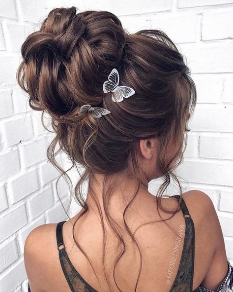 Long Wedding Hairstyles, Summer Wedding Hairstyles, Long Bridal Hair, Trending Hairstyles, Wedding Hairstyles For Long Hair, Wedding Hair And Makeup, Bride Hairstyles, Messy Bun, Bridesmaid Hair