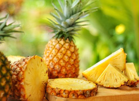 Pineapple Pictures, Eating Pineapple, Budget Meal Planning, Fruit Photography, Fiber Rich Foods, Nutritional Deficiencies, Nutrition And Dietetics, Root System, Turmeric Root