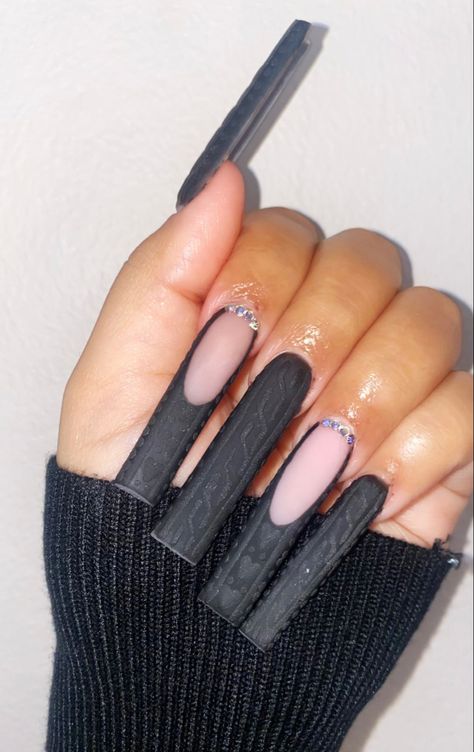 Sweater Nails Black, Black Sweater Nails, All Black Nails, Black Acrylic Nail Designs, Long Square Nails, Black Acrylic Nails, Sweater Nails, Long Acrylic, Nails Black