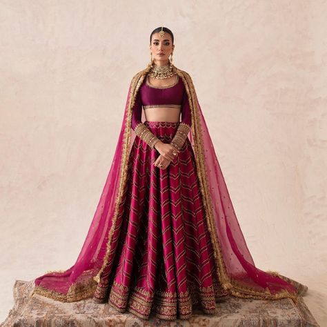 Modern Lehangas, Roka Outfits, Traditional Choli, Marriage Outfit, Isha Ambani, Bride 2024, Latest Bridal Lehenga Designs, Skincare Lifestyle, Heavy Lehenga