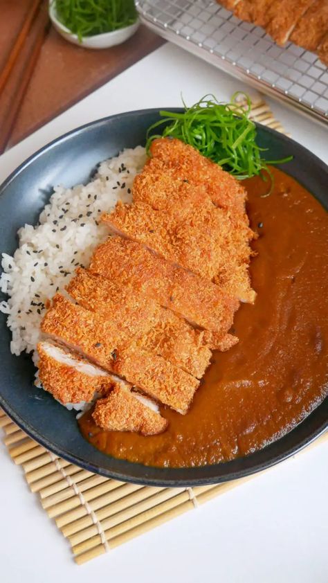 Coco Ichibanya Curry Recipe - Jecca Chantilly Coco Ichibanya Curry Recipe, Easy Chicken Katsu, Coco Ichibanya, Chicken Katsu Recipe, Chicken Katsu Recipes, Rhubarb Crumble Recipes, Katsu Recipes, Coco Curry, Strawberry Rhubarb Crumble