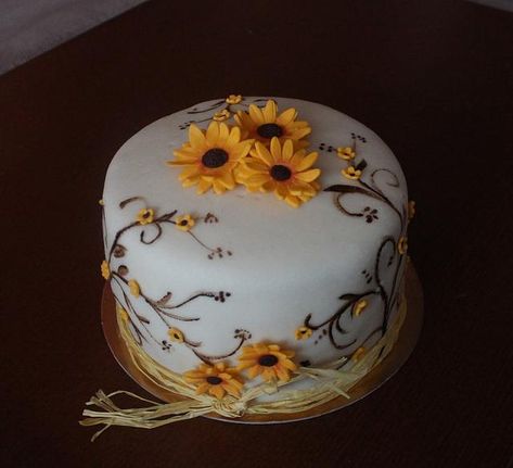 Mini Torte, Sunflower Party, Thanksgiving Cakes, Small Sunflower, Birthday Cakes For Women, Fall Cakes, Cakes For Women, Sunflower Wedding, Halloween Cakes