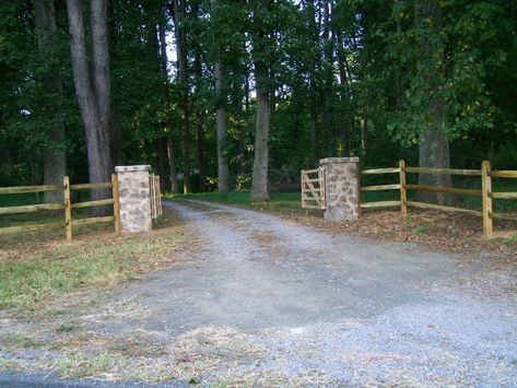 Cortes Landscaping - PROPERTY ENTRANCES Property Entrance Ideas, Farm Fence Diy, Driveway Fencing, Property Entrance, Lined Driveway, Bahamas House, Driveway Fence, Farm Entrance, Hunting Property