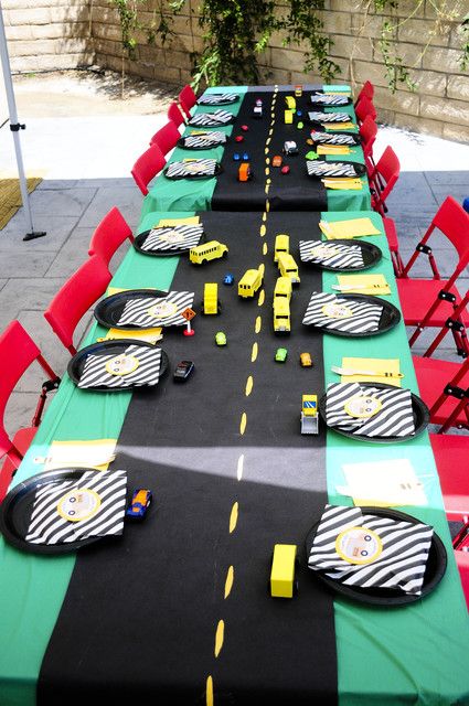 street table Bus Birthday Party Ideas, Bus Birthday Party, School Bus Party, Transportation Birthday Party, Transportation Party, Transportation Birthday, Wheels On The Bus, Karas Party Ideas, Cars Birthday