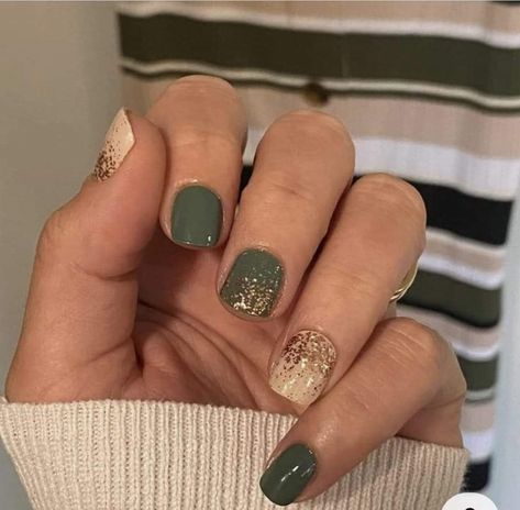 Gold Nails Square Short, Gold Nails Square, Nails Square Short, Green Nail Ideas, Holiday Nail Ideas, Cowboy Nails, Lily Nails, Boho Nails, Winter Green