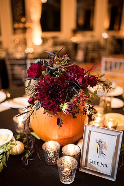 November Wedding Centerpieces, Fall Wedding Decor Ideas, Pumpkin Centerpieces Wedding, Unique Wedding Centerpieces, Fall Wedding Decor, Fall Centerpieces, Pumpkin Wedding, Halloween Themed Wedding, Trending Colors