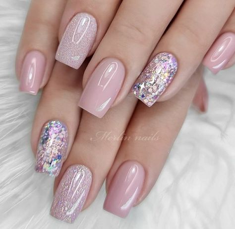 Rose Gold Glitter Tips Nails, Nail Ideas Pale Pink, Pale Gel Nails, Pale Nails Acrylic, Pale Pink Gel Nails, Pale Pink Nails With Glitter, Nails Inspiration Pink Glitter, Pretty Elegant Nails, Pale Pink Nails With Design