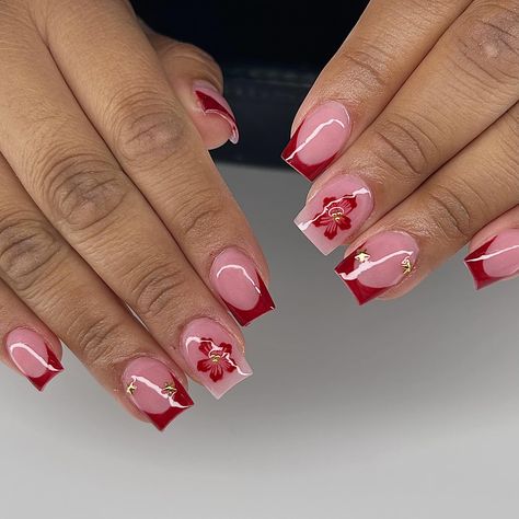 ♥️ Cute Short Nail Sets Red, Short Red Nails Acrylic, Red Nails With Designs, Short Acrylic Nails Red, Nail Ideas Short Square, Red Short Nails Ideas, Red Design Nails, White And Red Nails, Nails Red Short