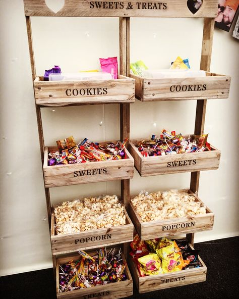 #sweetcart #weddingfood #diyweddingideas #sweets #popcorn #cookies Sweets At Wedding, Wedding Crisp Station, Wedding Pick N Mix Table, Crisp Wall, Sweet Table Ideas, Popcorn Cookies, Sweet Table Wedding, Snack Display, Snack Station