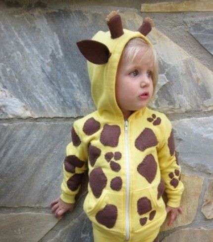 Homemade giraffe hoodie costume Diy Hoodie Costume, Giraffe Diy Costume, Diy Giraffe Costume Kids, Giraffe Costume Kids, Giraffe Costume Diy, Diy Giraffe Costume, Baby Giraffe Costume, Diy Giraffe, Giraffe Ears