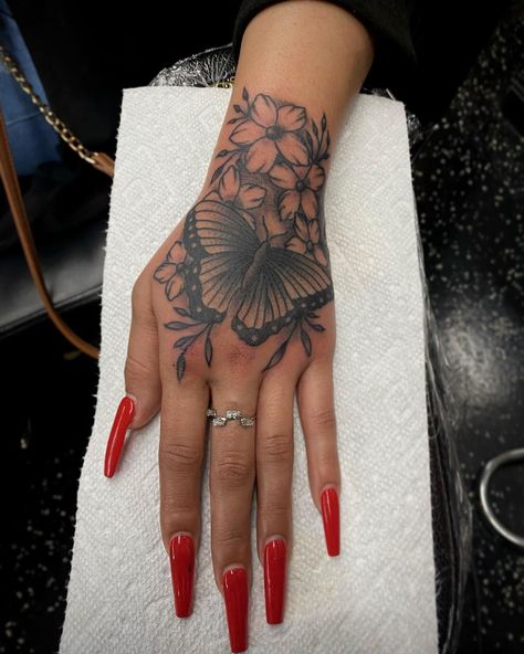 Henna Arm Tattoo, Chucky Tattoo, Loyalty Tattoo, Getting Tattooed, Hand Tatto, Feminine Tattoo Sleeves, Hand And Finger Tattoos, Pretty Hand Tattoos, Butterfly And Flowers