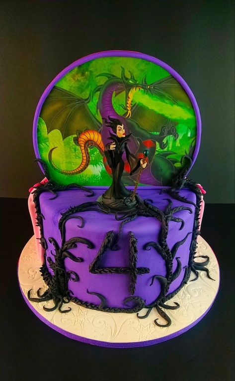 Maleficent Birthday Party, Maleficent Cake, Villain Party, Descendants Cake, Maleficent Sleeping Beauty, Sleeping Beauty Cake, Breastfeeding Dresses, Disney Villain Party, Maleficent Party