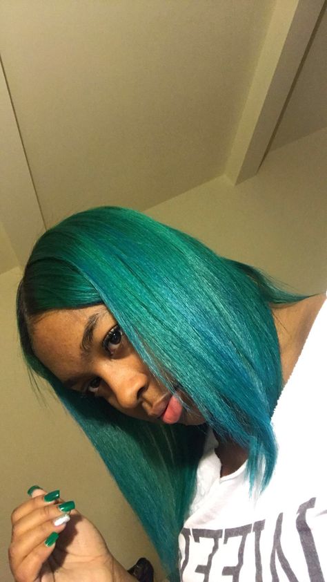 Natural Hair Bob Cut, Girl Hair Colors, Sweet Mint, Cute Hair Colors, Hair Color Streaks, Teal Hair, Hair Streaks, Dyed Natural Hair, Curly Hair Styles Easy