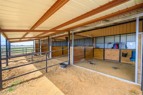 Small Horse Barn Plans, Luxury Horse Barns, Small Horse Barn, Small Horse Barns, Horse Pens, Livestock Barn, Horse Farm Ideas, Diy Horse Barn, Horse Barn Ideas Stables