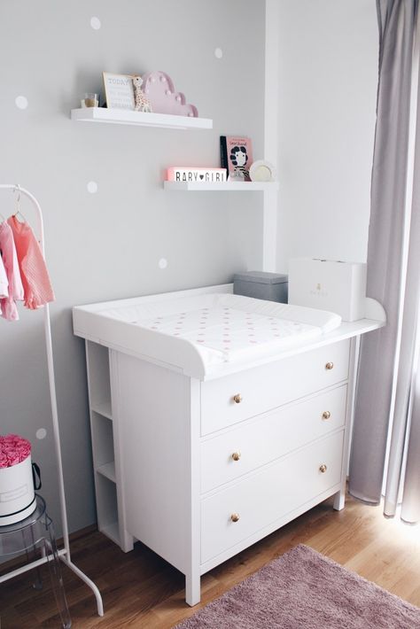 Beautiful Ideas On Setting Up A Diaper Changing Station For A Small Room - Tulamama Newborn Room, Diaper Changing Station, Baby Room Organization, Baby Changing Table, Diy Baby Furniture, Baby Room Furniture, Baby Room Design, Nursery Baby Room, Baby Bedroom