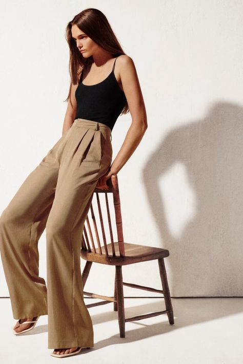 Lulu Tenney Zara Summer 2020 Casual Fashion | Fashion Gone Rogue Zara Wide Leg Trousers, Tunisia Outfit, Trousers Types, Zara Pieces, Zara Summer, Zara Trousers, Trouser Outfit, Looks Party, Life Care