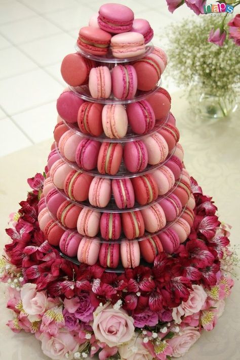 Macaroon Wedding, French Wedding Cakes, Kue Macaroon, Macaron Tower, Macaron Cake, Macaroon Recipes, Wedding Cake Table, Macaron Recipe