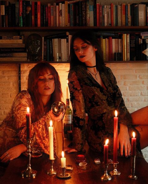 Witchy Aesthetic Outfit, Witchy Photoshoot, Witches Coven, Whimsigoth Aesthetic, Witchy Academia, Horror Photos, Witch Coven, Ideal Girl, Slay Girl